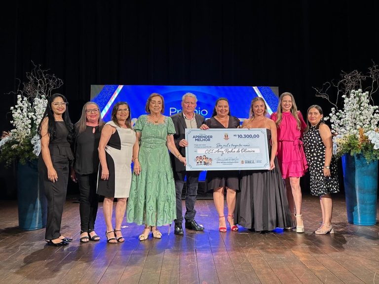 Sobral celebrou a excelência na educação com o Prêmio Aprender Melhor 2025 no Theatro São João