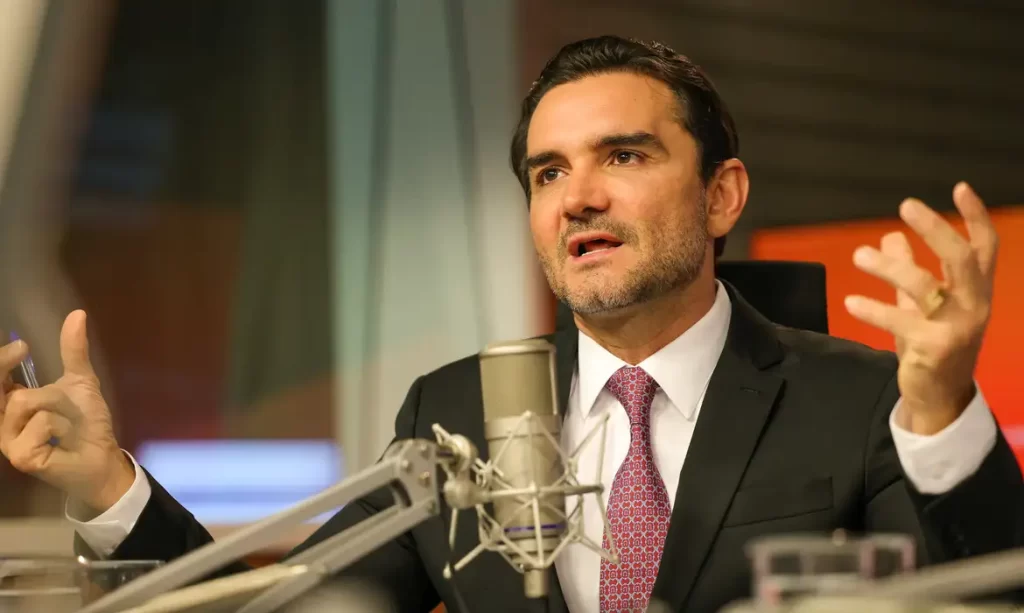 Celso Sabino entrega carta de demissão a Lula após ultimato do União Brasil