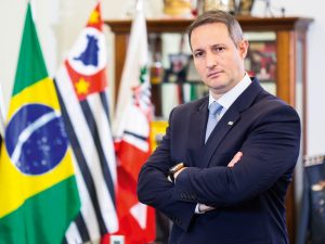 PL que classifica facção como terrorista “encarece custo do crime”, diz Derrite